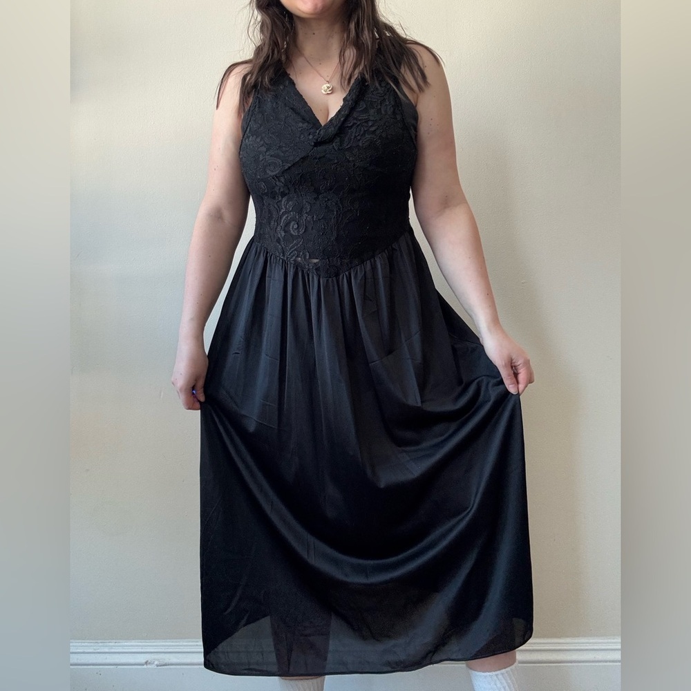 Vintage Elegant Black Lace Nightgown
